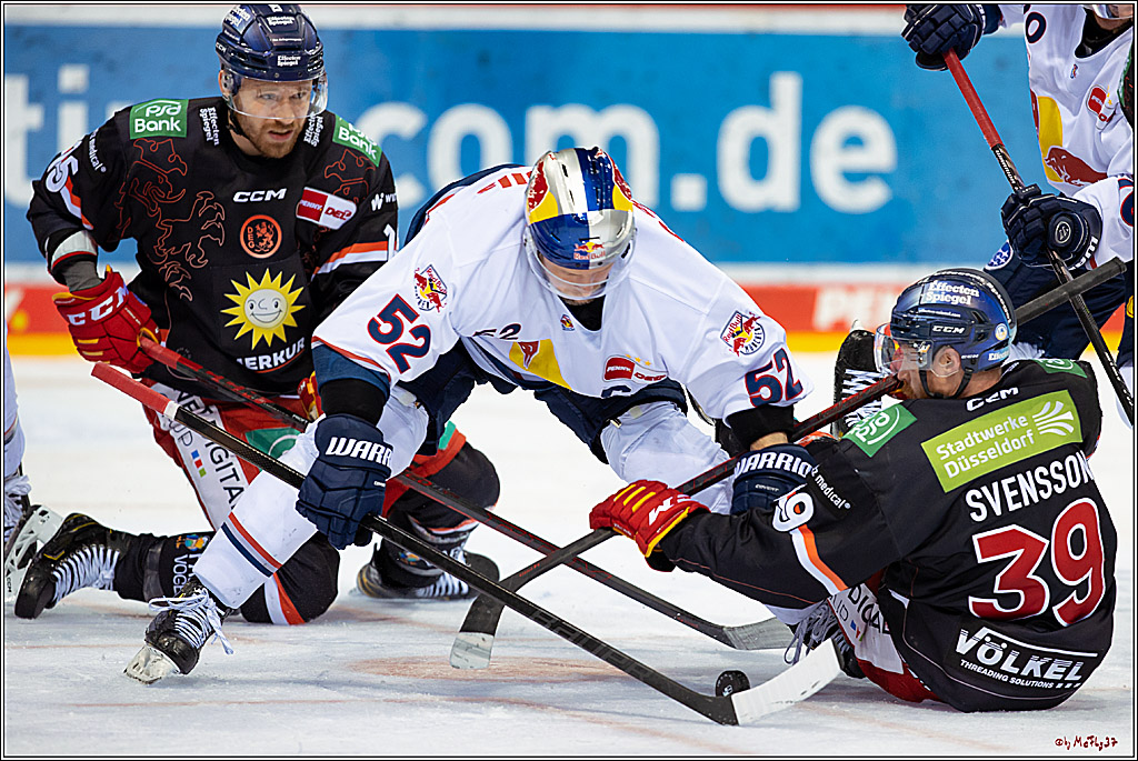 PENNY DEL Viertelfinale 4. Spiel; Duesseldorfer EG - Red Bull Muenchen; Duesseldorf, 16.04.2022